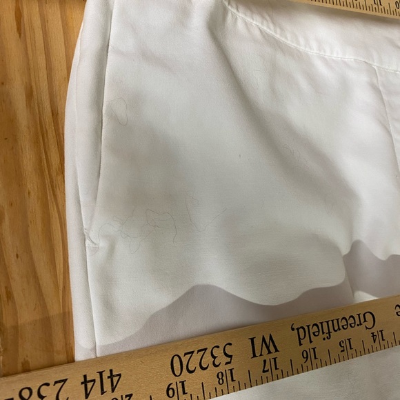White Capris with stretch. Side pockets, side slits at bottom, 3/4 Pants - Picture 9 of 13